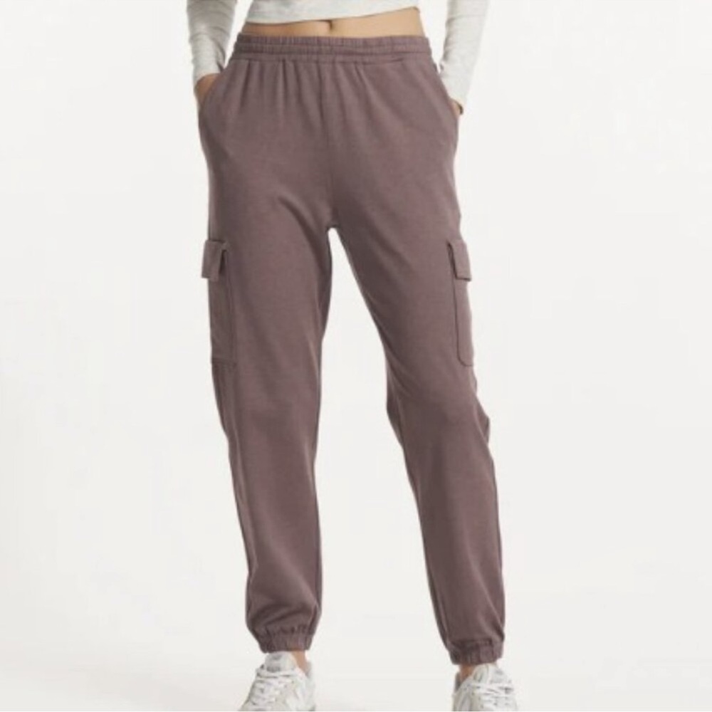 Vuori Boyfriend Cargo
Joggers size large
